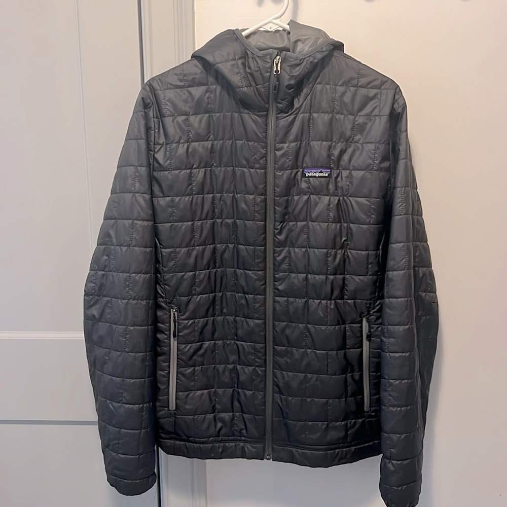 Patagonia Men’s Dark Gray Nano Puff with Hood - M